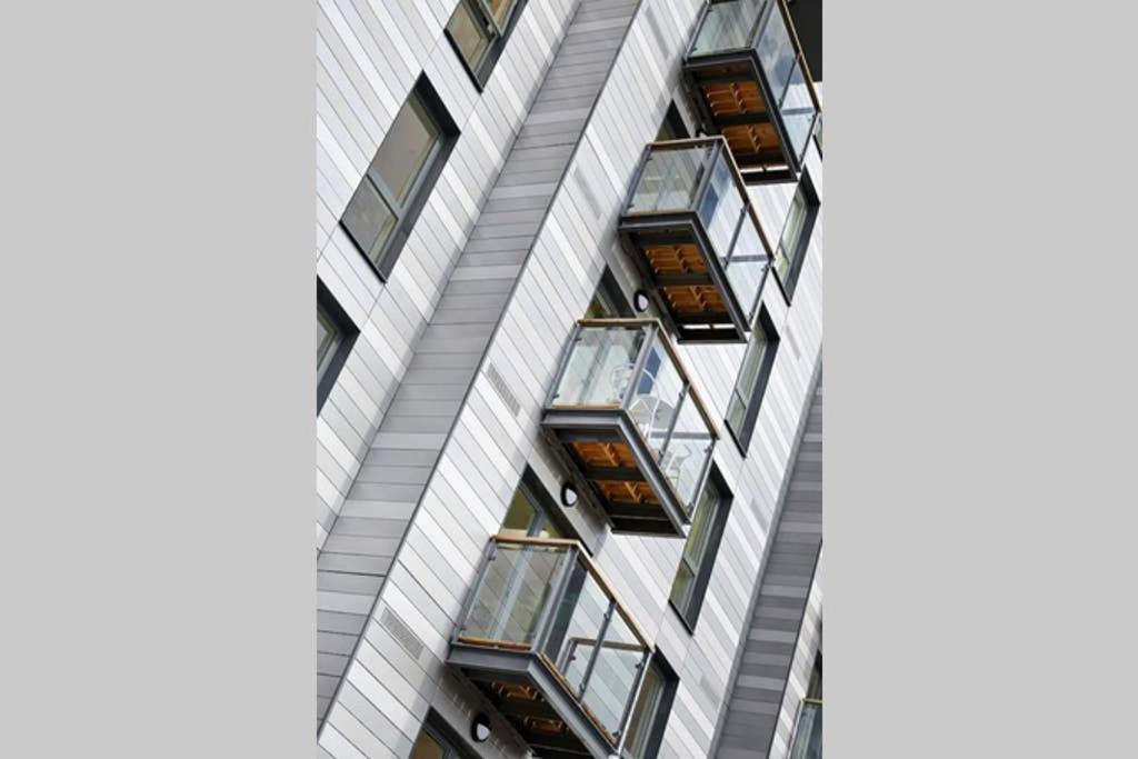 Modern Apartment At Slough Station, London In 18 Mins! エクステリア 写真