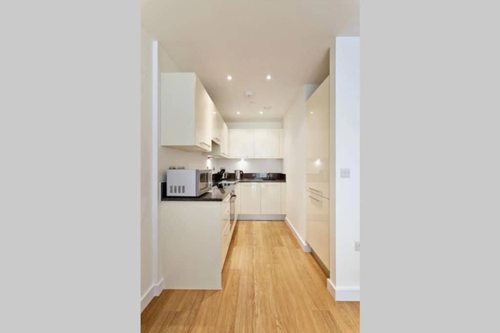 Modern Apartment At Slough Station, London In 18 Mins! エクステリア 写真